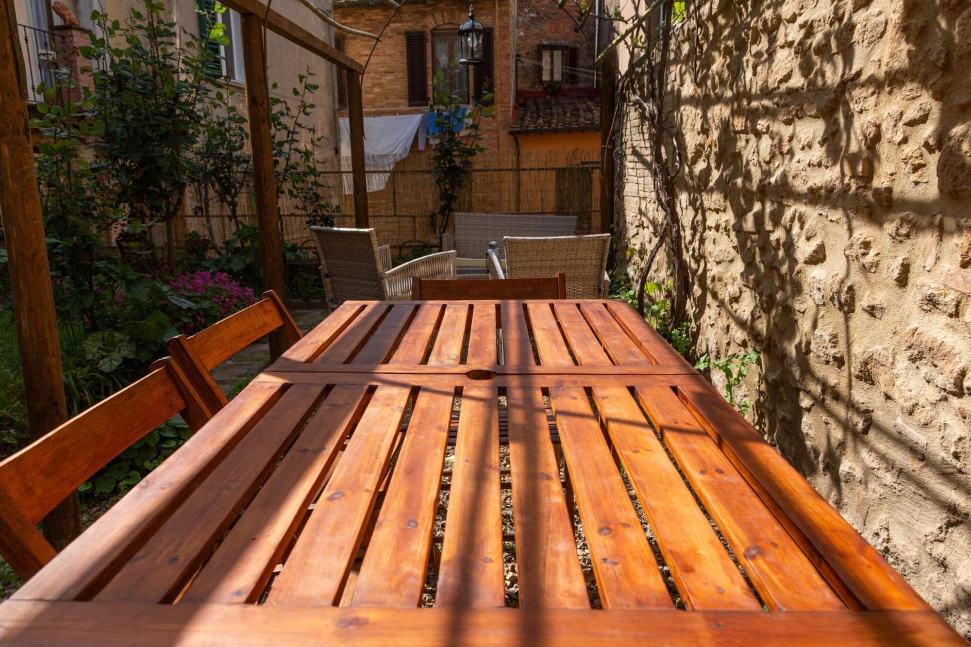 Il Cantuccio- Appartamento In Centro Con Giardino Volterra Exterior foto