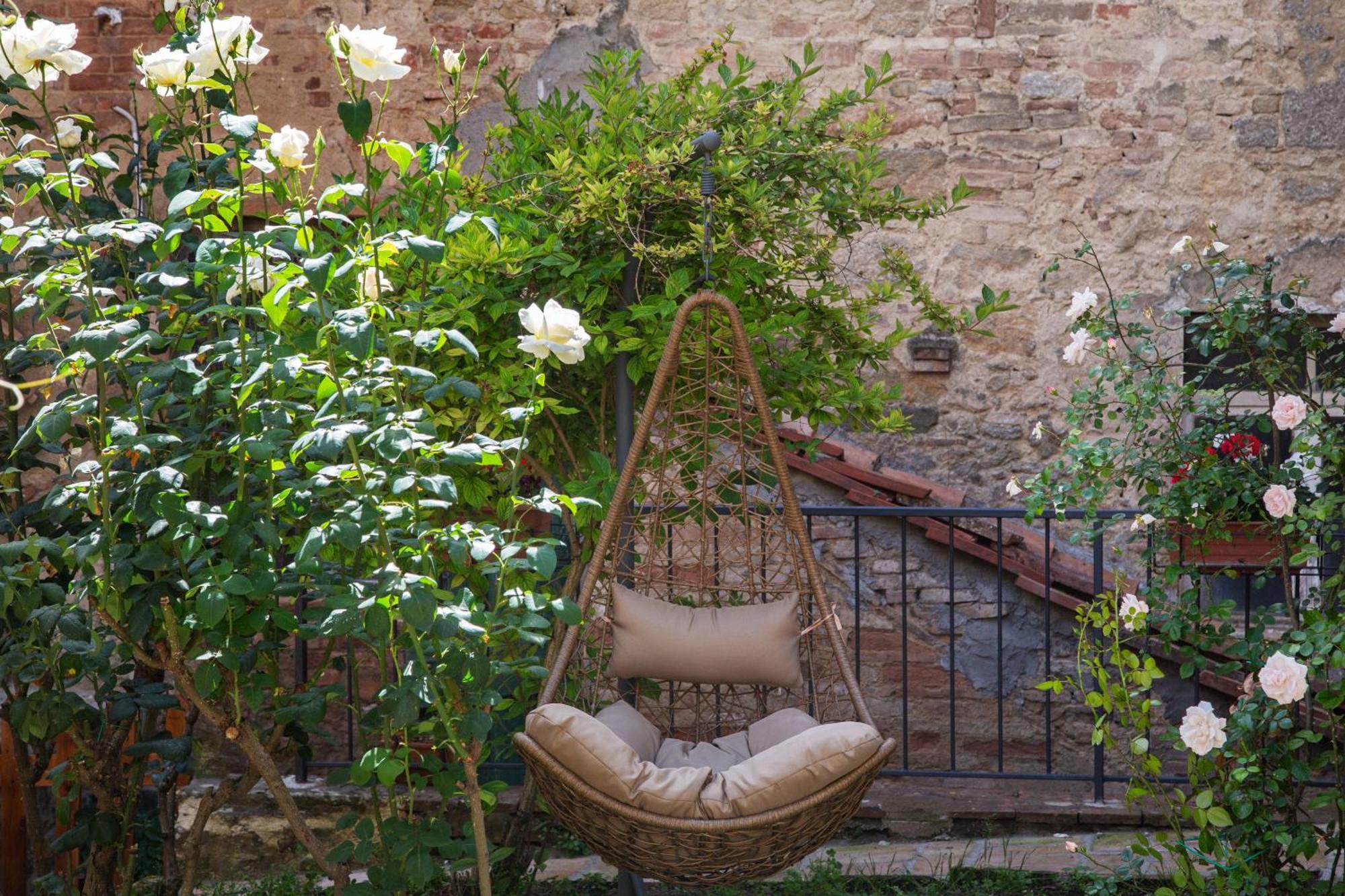 Il Cantuccio- Appartamento In Centro Con Giardino Volterra Exterior foto